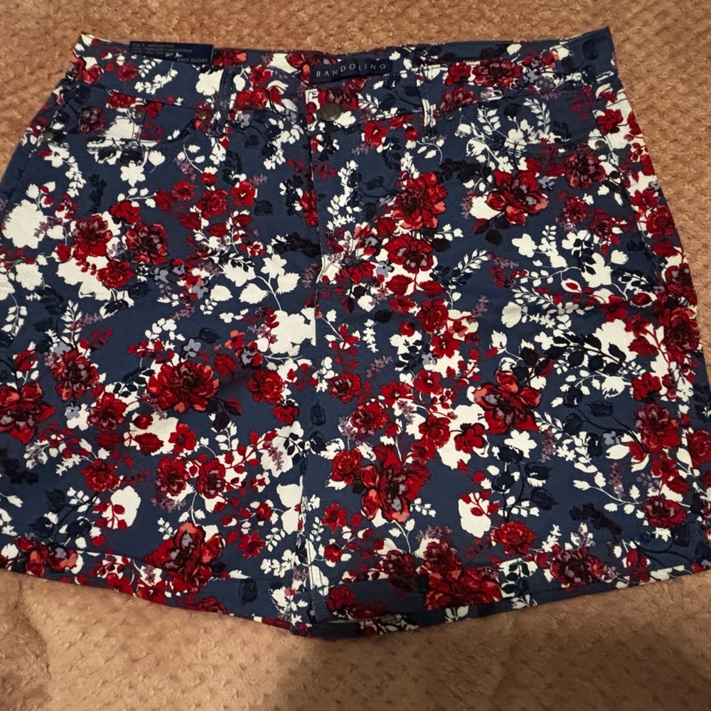 Bandolino Overcast Floral Shorts